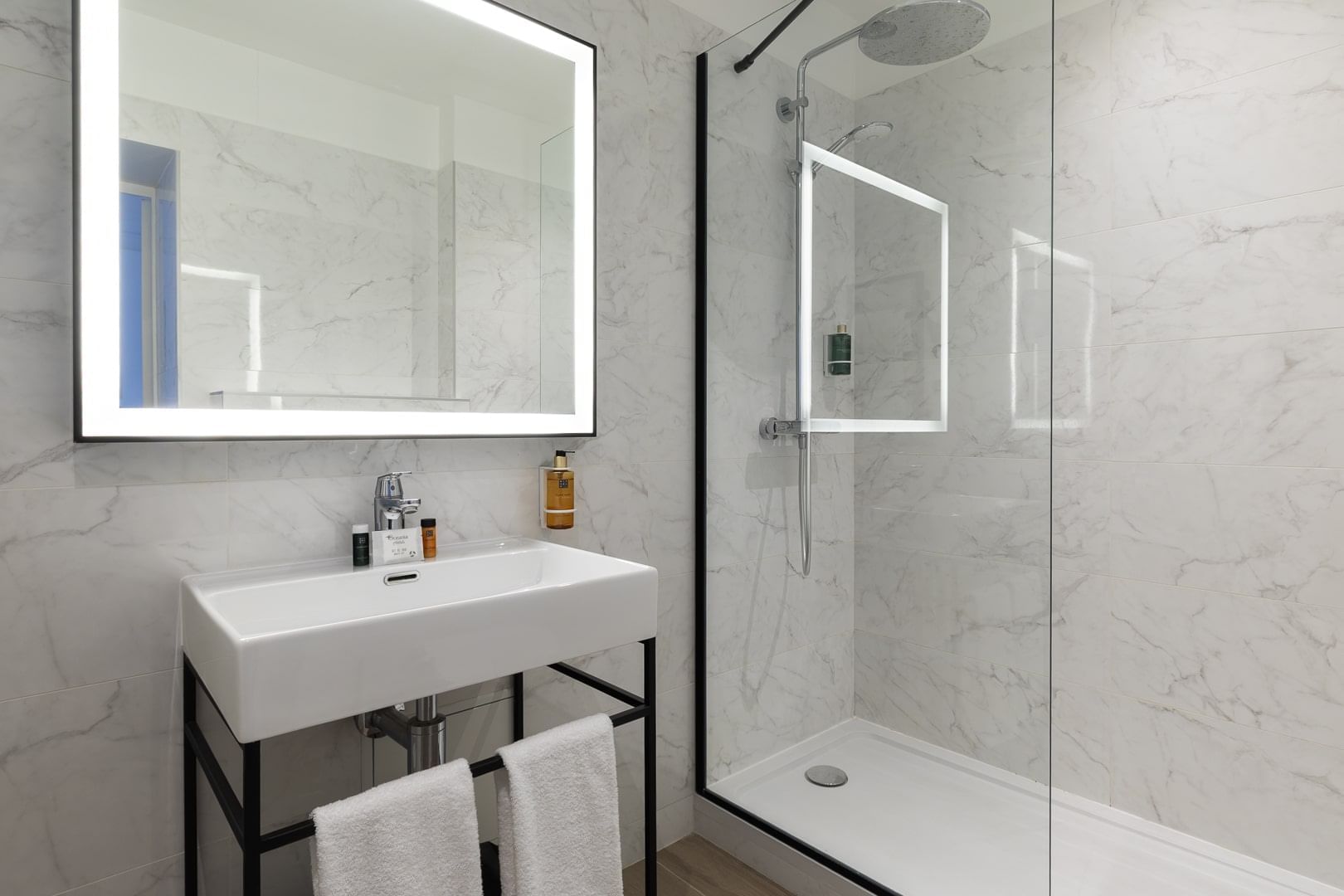 Oceania Hotel d Anjou 4* - salle de bain