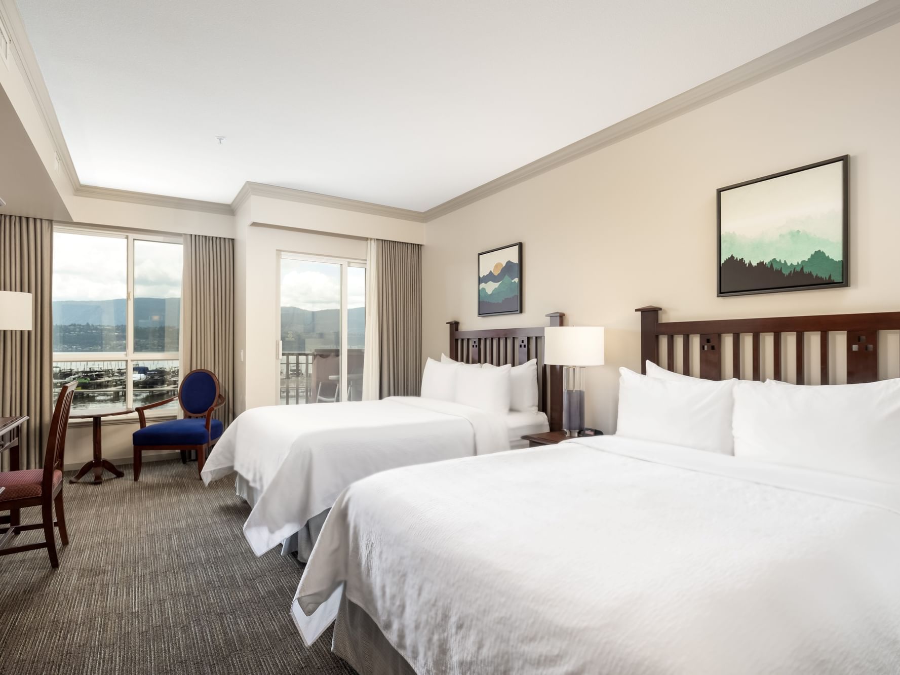 Interior of Deluxe Guest Room, Manteo Resort Waterfront