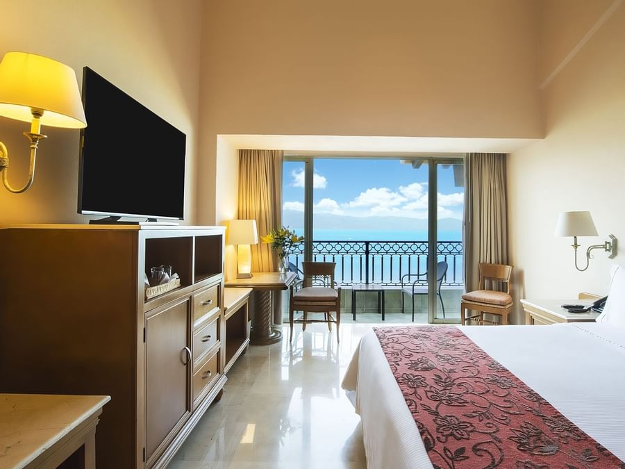 King bed & TV in Fiesta club penthouse at Fiesta Americana