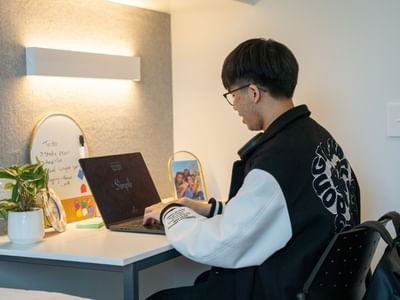 UniLodge Auckland Central Students - 4 Bedroom Apartment Room