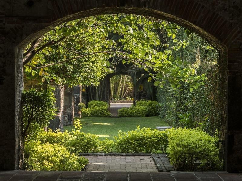 Garden view through an arch at Fiesta Americana Condesa Cancún