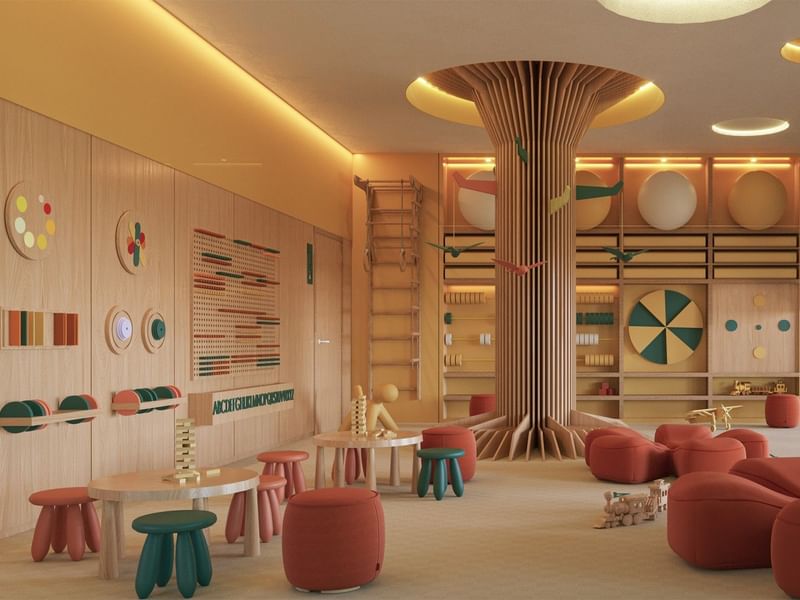 Club infantil creativo en Fiesta Americana Funeeq Punta Cana con decoración de árbol de madera y áreas de juego