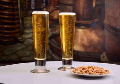 Champagne and taste dishes in Hotels Grupo Guadalajara
