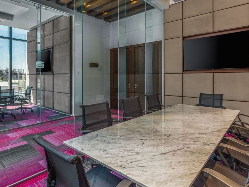 Salón Cancún featuring a marble table, purple carpet, and glass partitions at Camino Real Merida