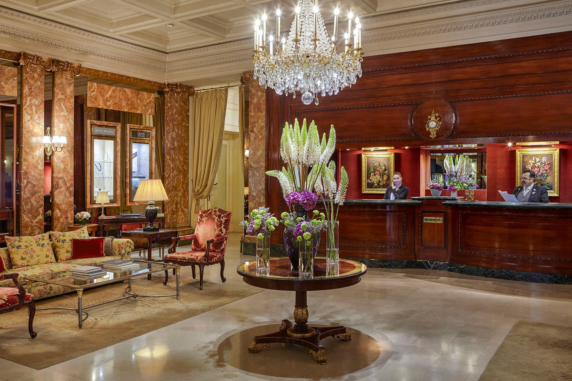 Lobby with Reception at Hotel Westminster Warwick Paris
