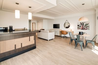 Living room area with counter and seating in Limited View King Room at Showboat Hotel & Resort