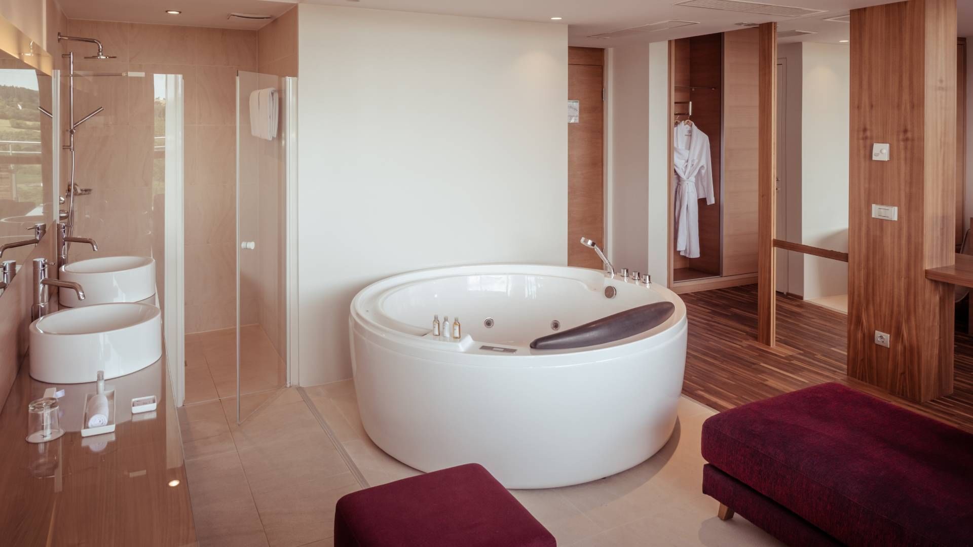 Tub in Spa Suite with whirlpool at Falkensteiner Hotels