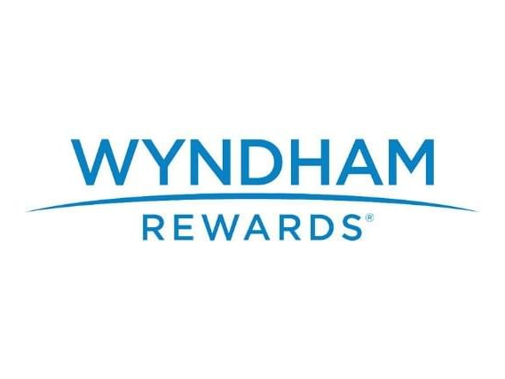 Wyndham Rewards Logo Travelodge Hotel & Convention Center Québec City 