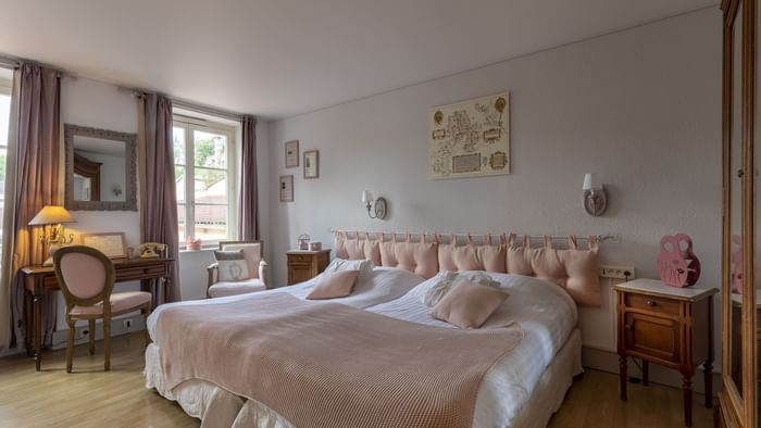 Interior of Double bedroom at Hotel de la Balance