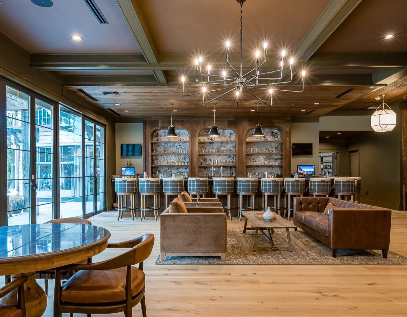 Shark's Tooth Clubhouse bar and lounge area