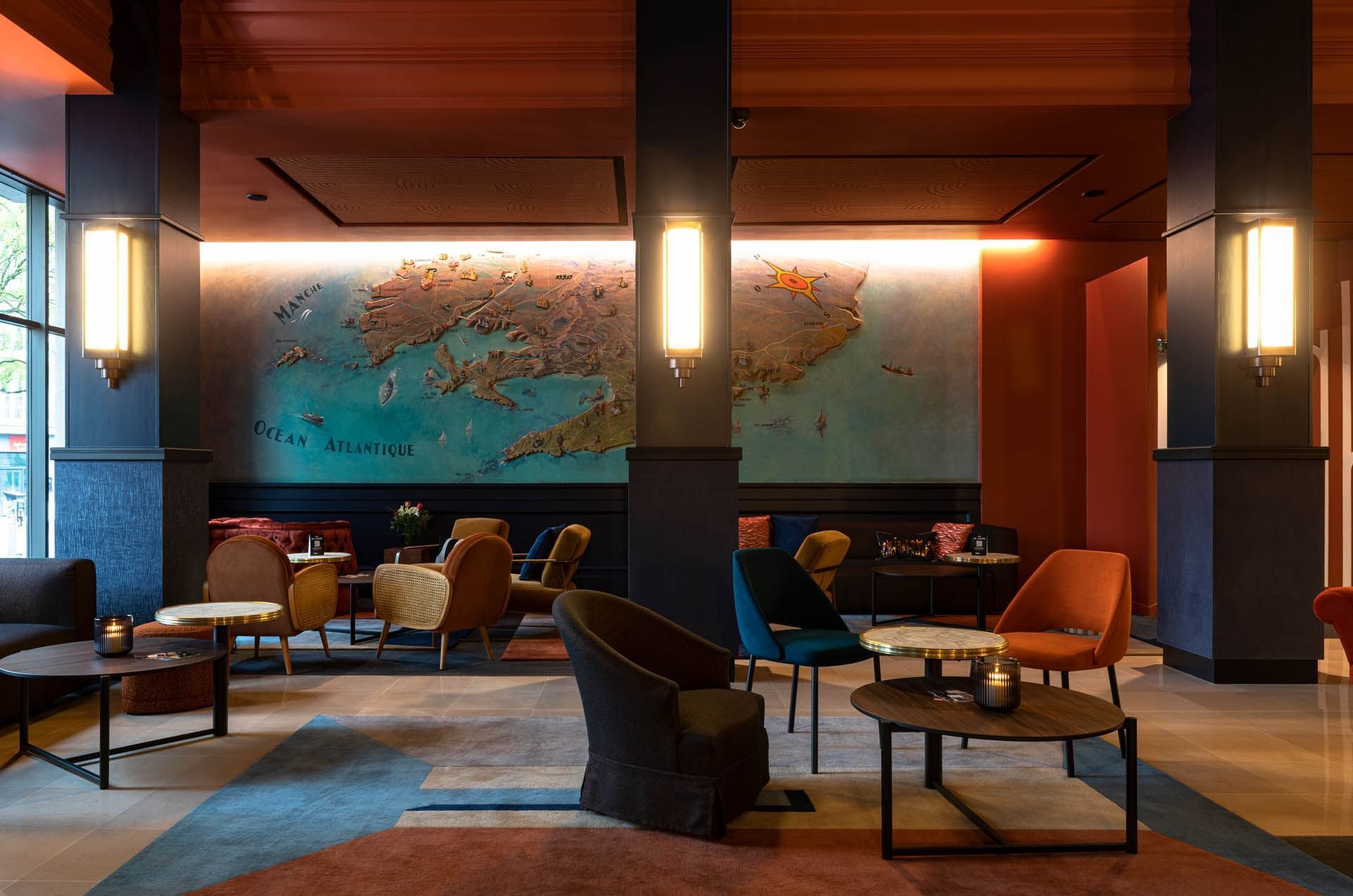 Espace salon dans le lobby à Oceania Le Conti Brest