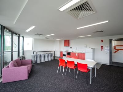 UniLodge @ANU Warrumbul Lodge Canberra_Level 5 Balcony Kitchen