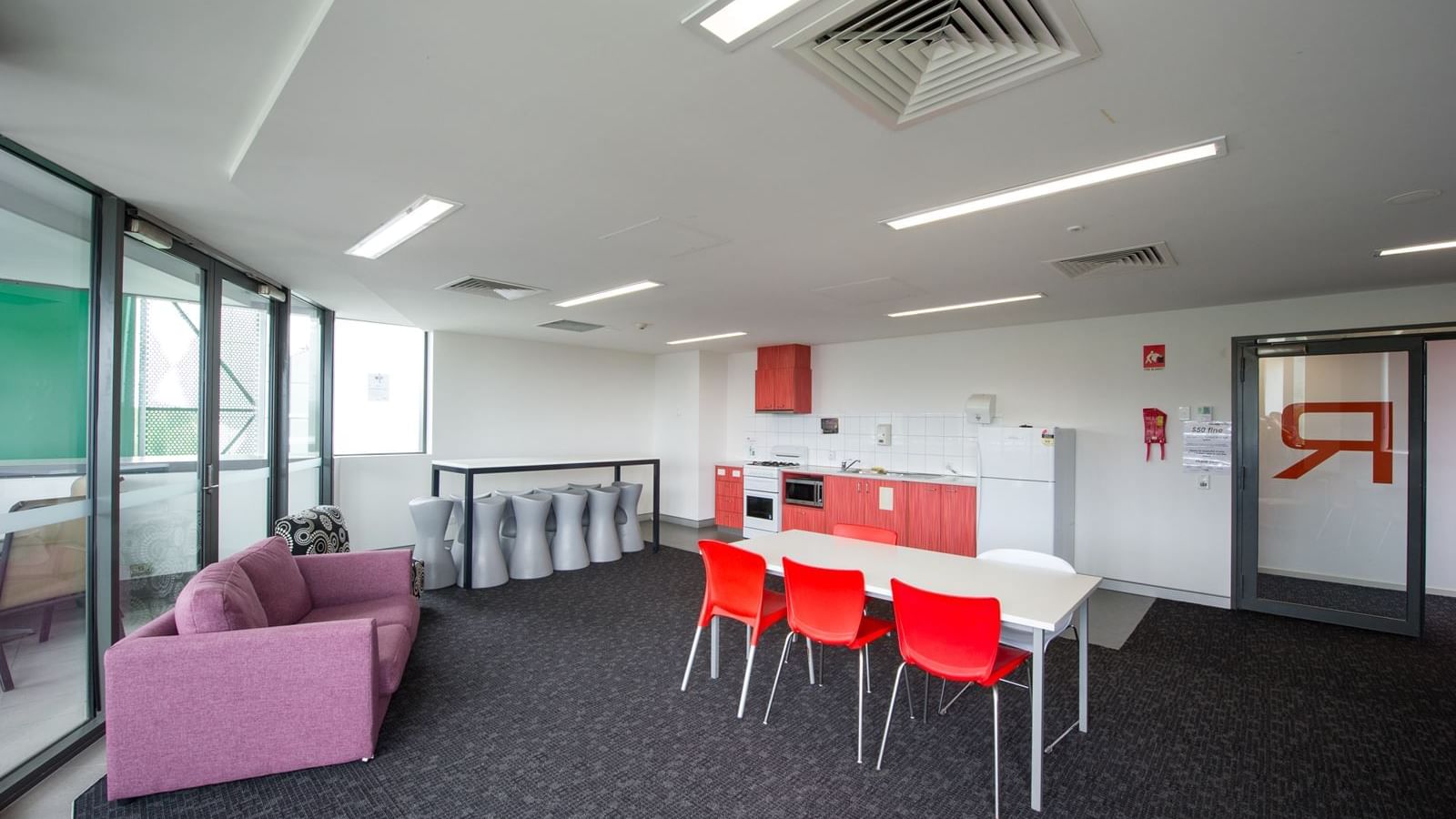 UniLodge @ANU Warrumbul Lodge Canberra_Level 5 Balcony Kitchen