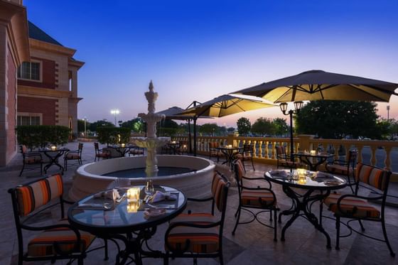 Outdoor view of the restaurant at Al Aziziyah Boutique Hotel Doh