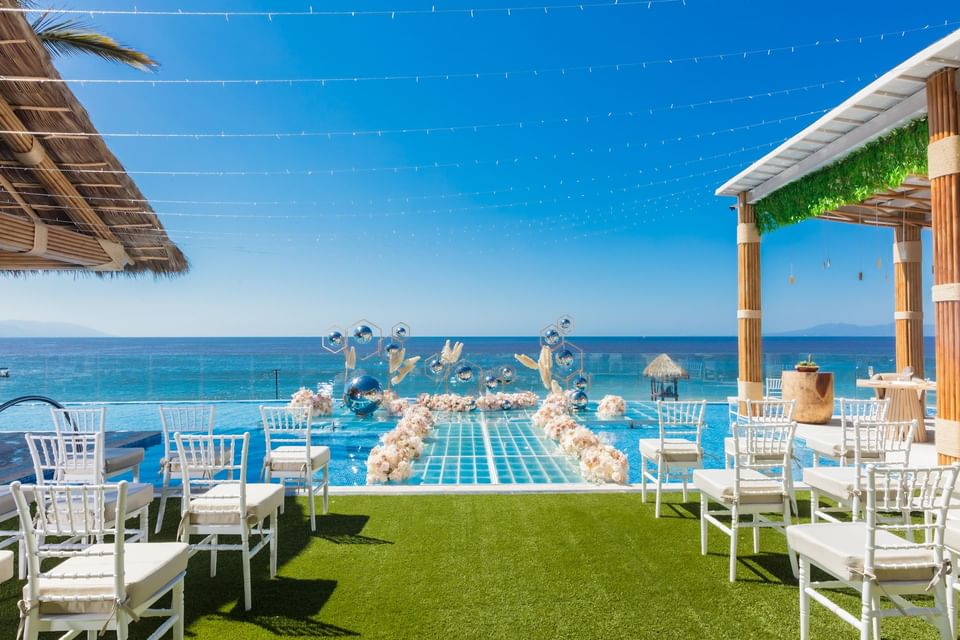 Garden with wedding decorations at at Playa Los Arcos