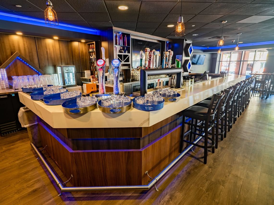the-port-house-social-bar-kitchen-waterfront-hotel-downtown-burlington