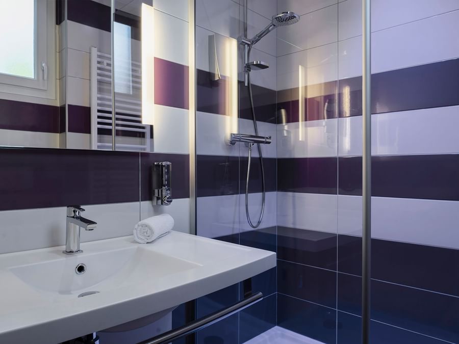 Bathroom interior in bedrooms at Hotel le Saint-Martial