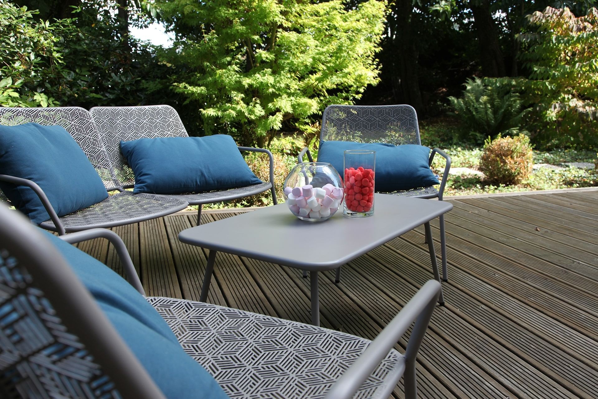 Espace salon avec vue sur le jardin à Escale Oceania Rennes