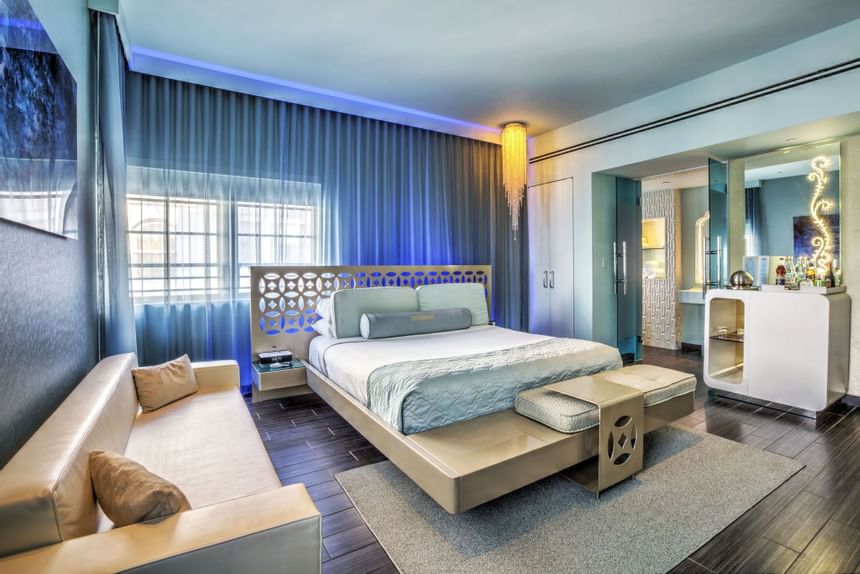 Luxury King size bed in Gold junior suite at Dream south beach