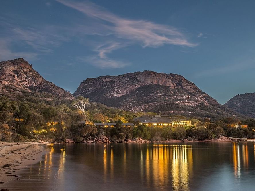 Exterior view at the night in the Freycinet Lodge with bay