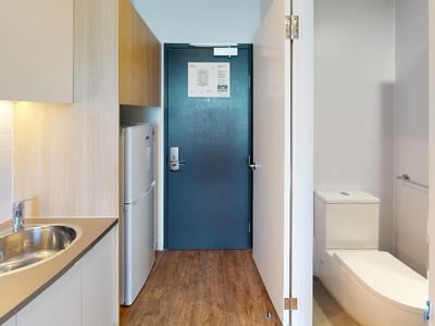 Melbourne-City-Studio-Queen-Bathroom