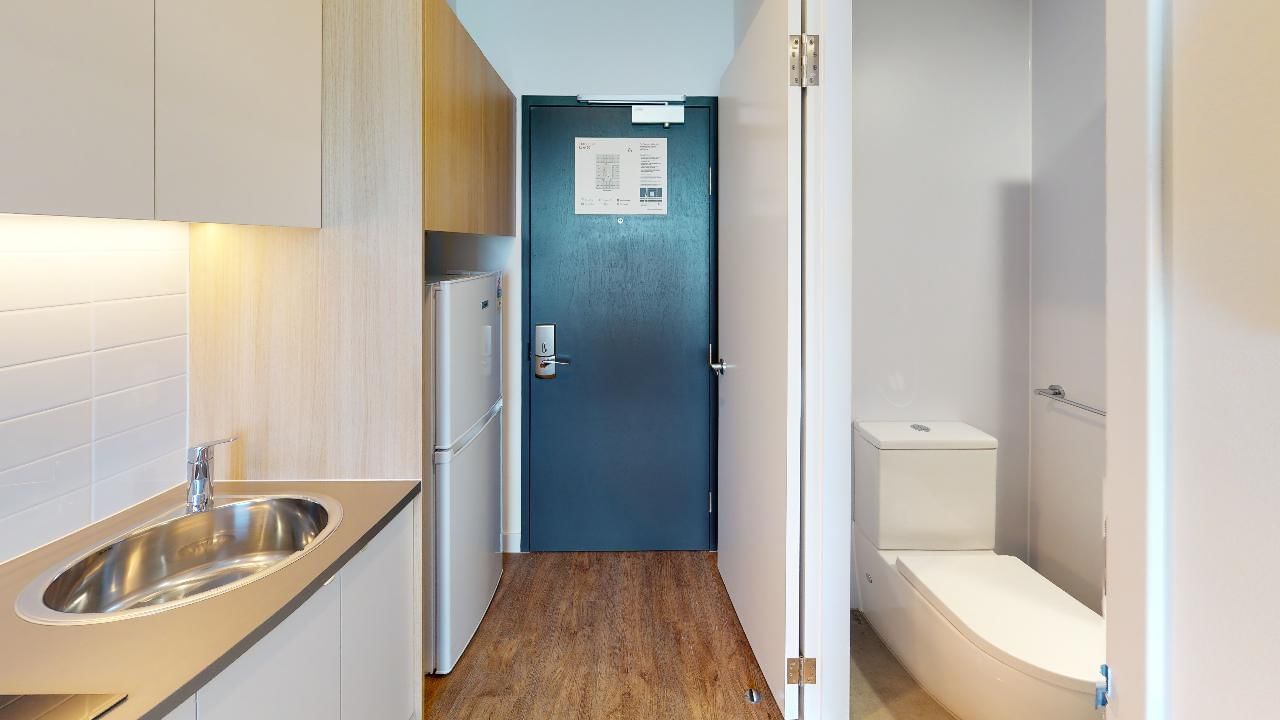 Melbourne-City-Studio-Queen-Bathroom