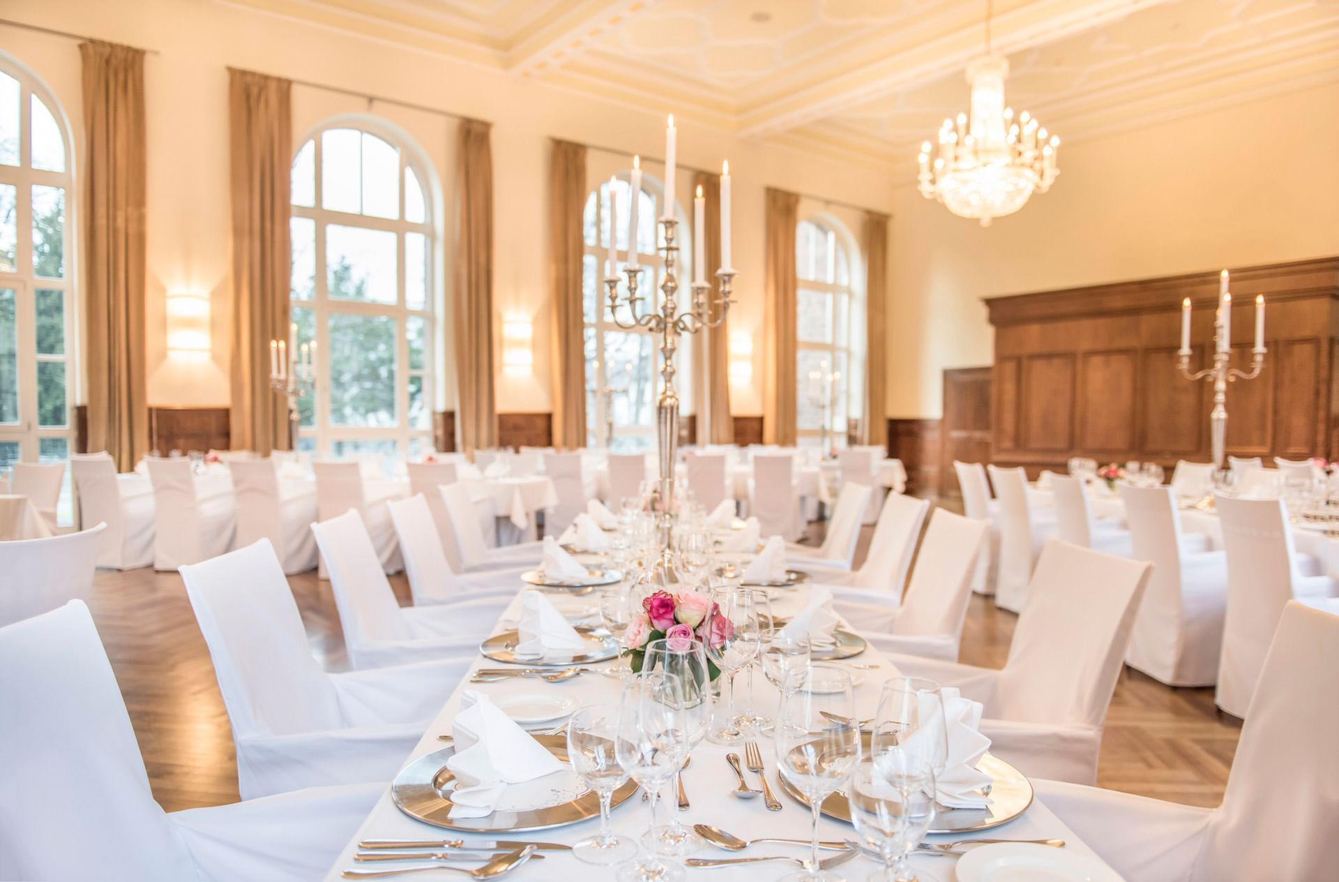 Hochzeitstafel im Refektorium im Hotel Collegium Leoninum, Bonn