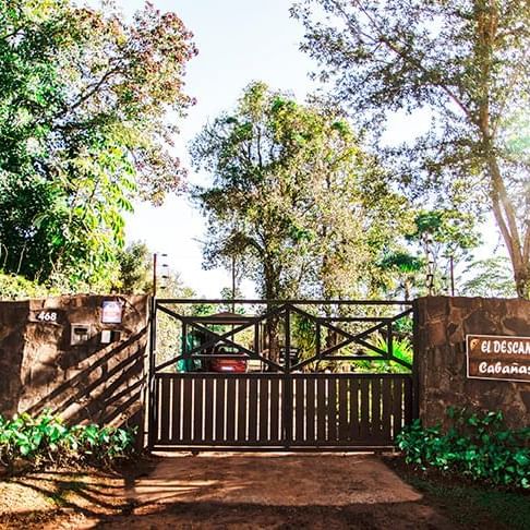 Front gate of El Descanso Iguazu by DOT Cabana