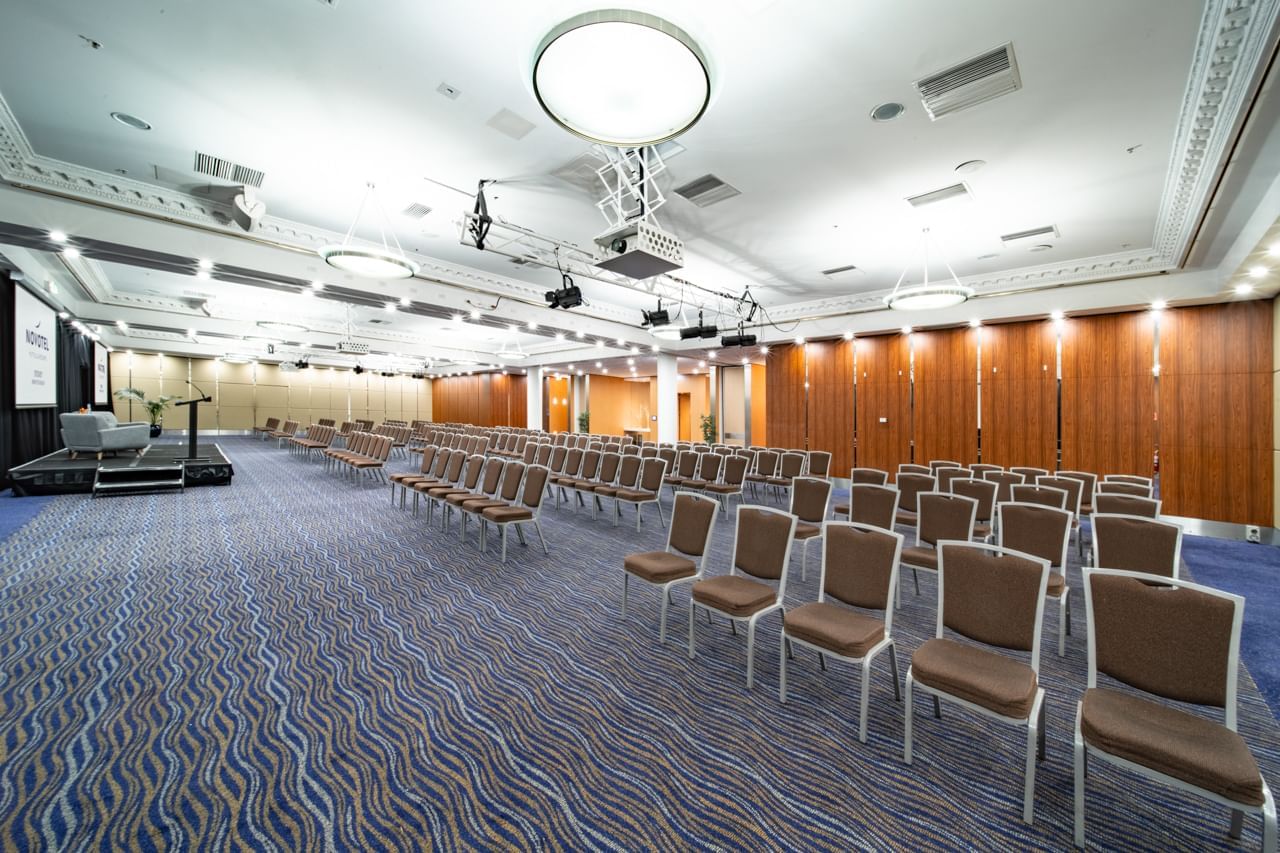 Endeavour Room Novotel Brighton Meeting Venue