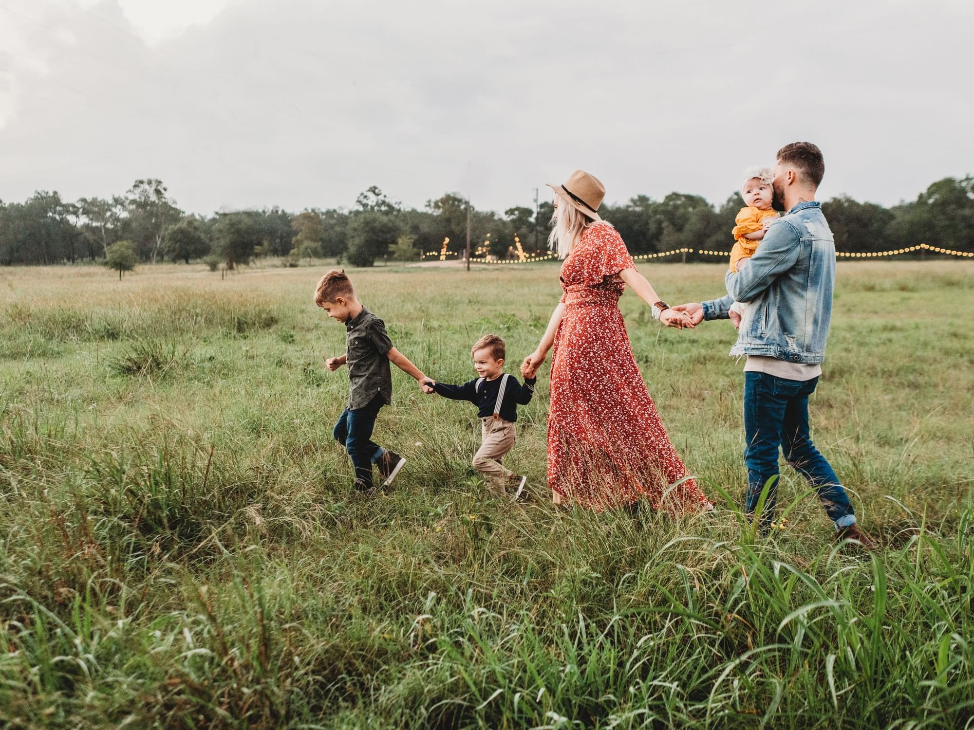 A family roaming around in a green meadow near Originals Hotels