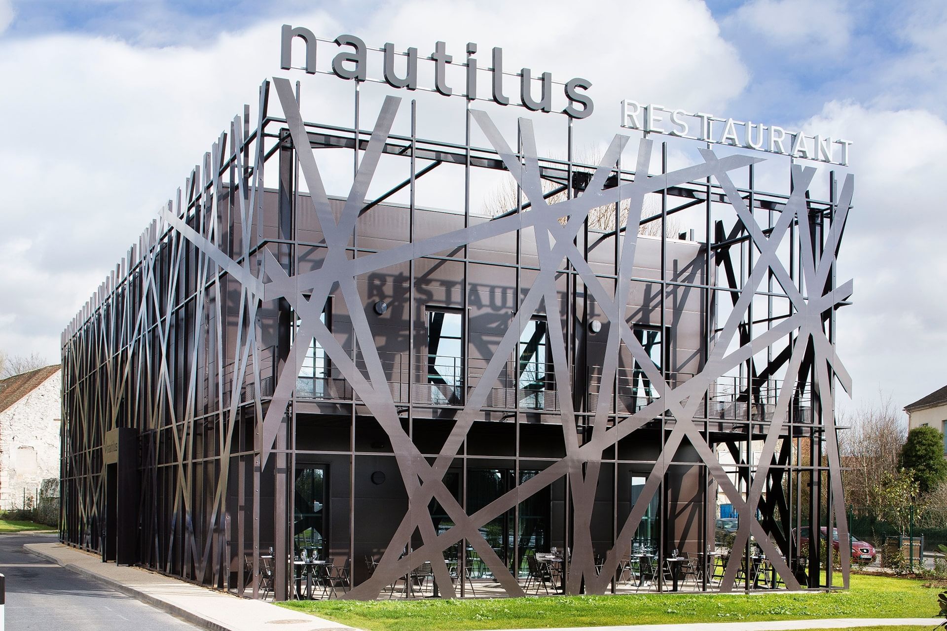 Extérieur du Restaurant Nautilus Roissy à l'Oceania Paris Roissy CDG