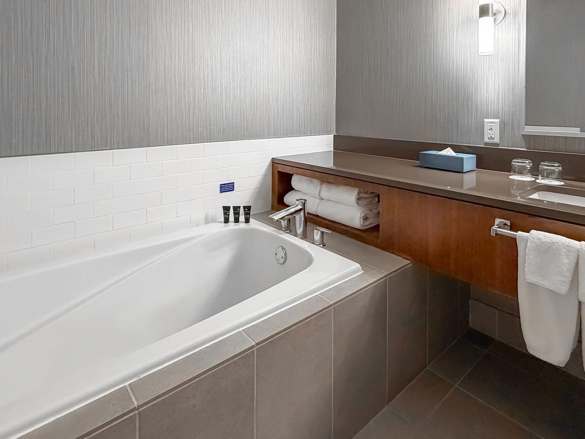 Bathroom with large bathtub and vanity.