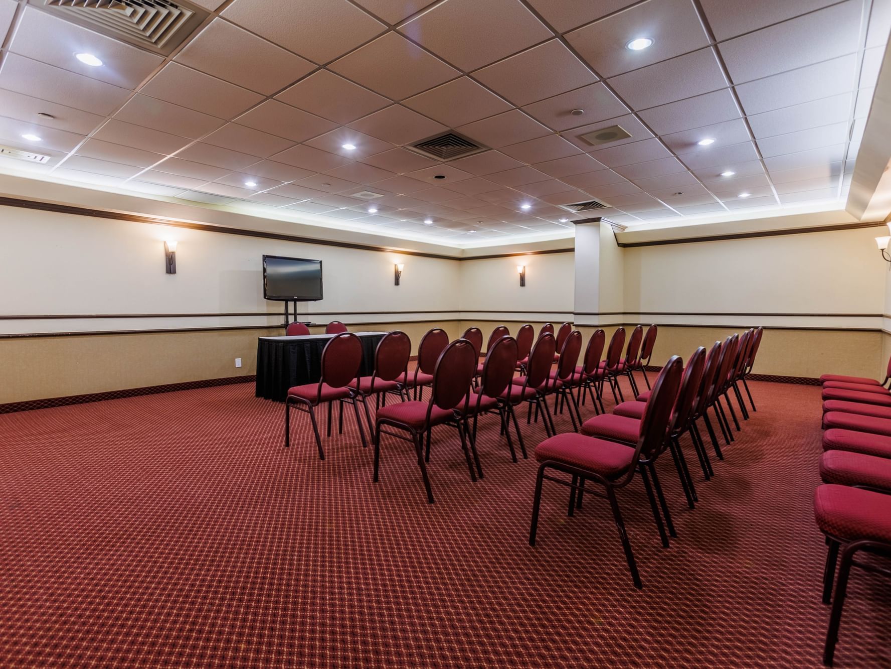 Theater set-up in Henri IV at Travelodge Hotel & Convention Center Québec City