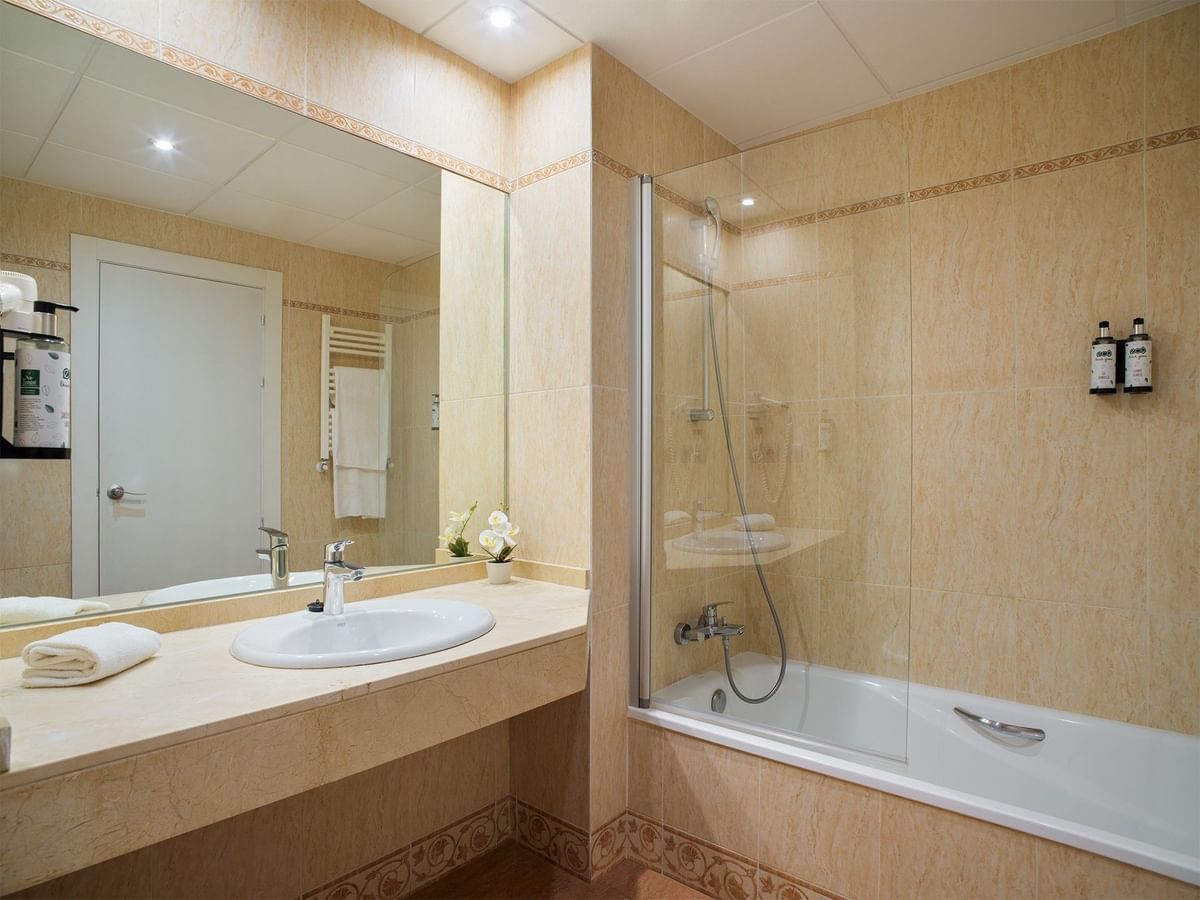 Standard rooms with a pool view at Ponient Pirámide Salou
