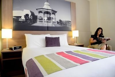 Superior room with a Queen Bed at Grosvenor Hotel