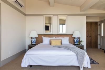 Ocean View with Tub bedroom at Heritage House Resort