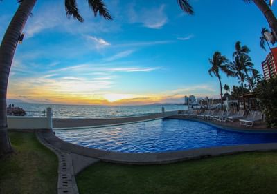 sunset at Pelicanos Grand