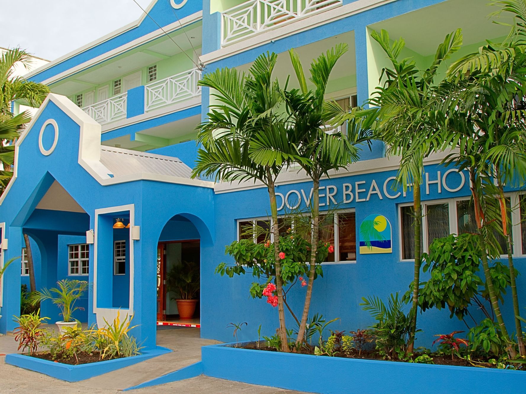 Exterior view of hotel entrance & motor lobby at Dover Beach Hotel