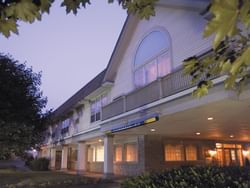 Hotel front view of Farmington Inn and Suites