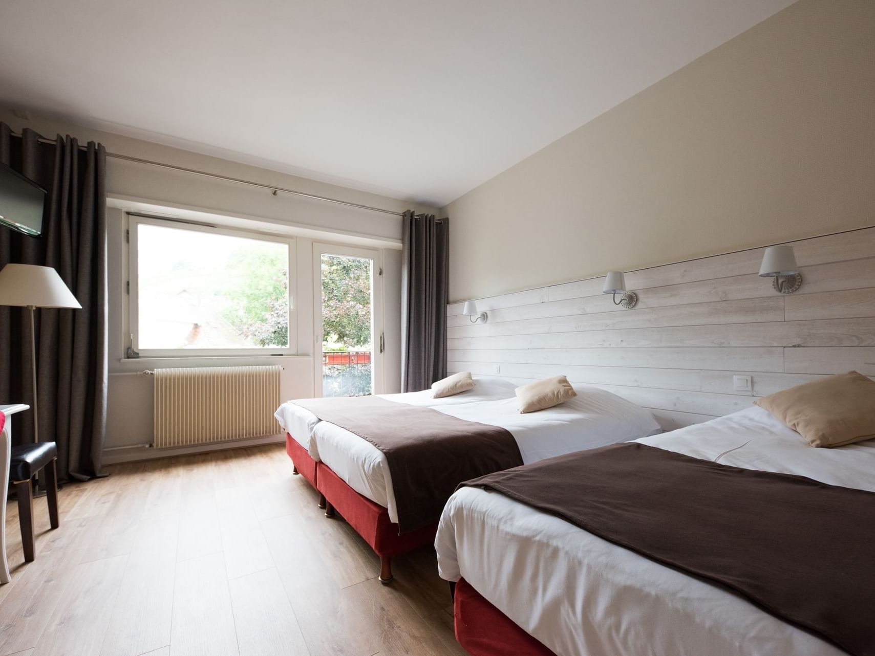 Double bed with extra bed in Chambre Familiale at Le Kastelberg