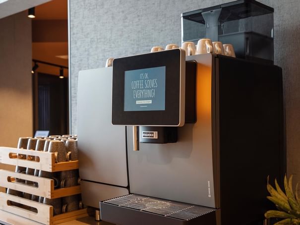 Meeting Room foyer with a coffee machine at Hotel Berlin Berlin