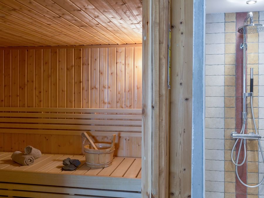 Sauna area with shower & towels at Chalet-Hotel Le Beausoleil