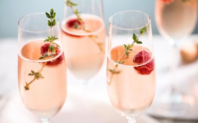 Fruity cocktails perfect for a summer wedding