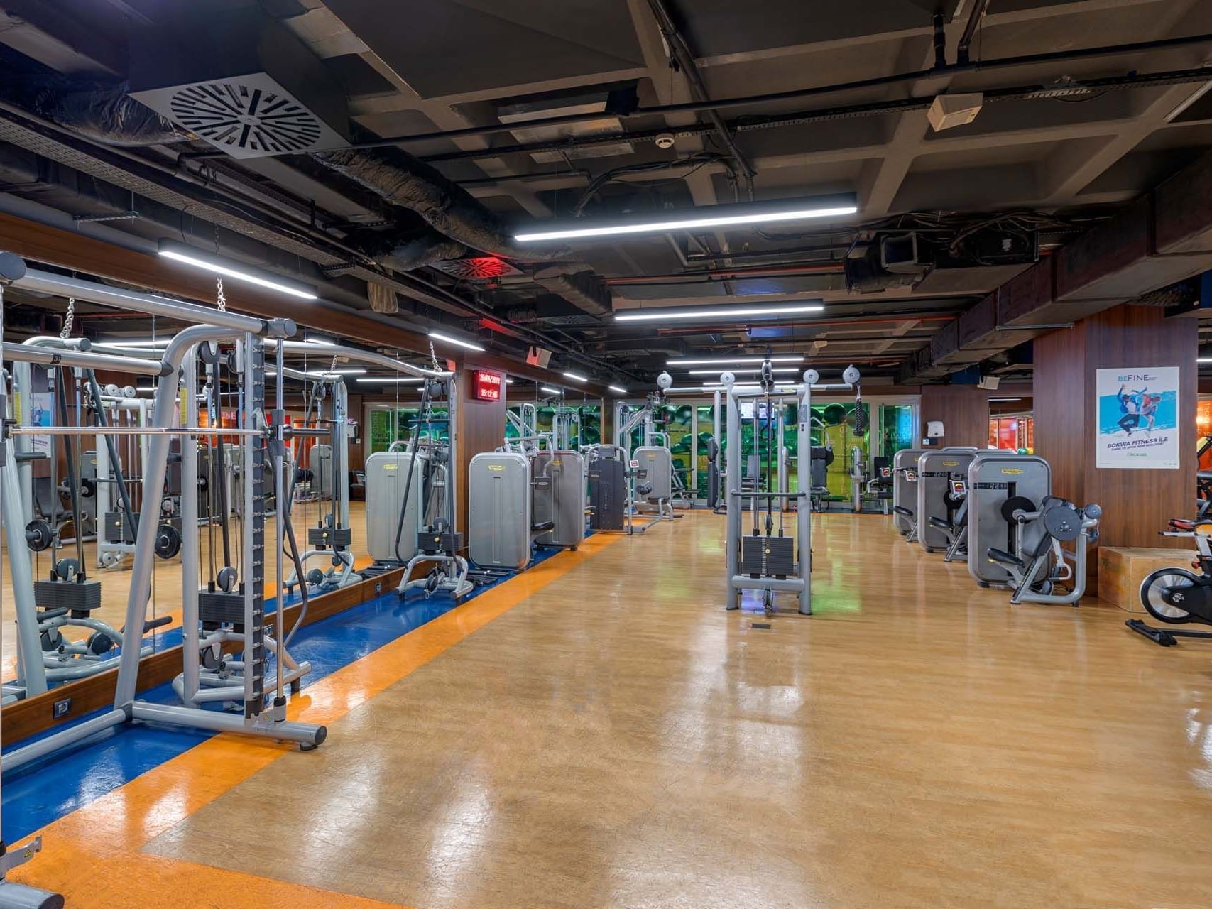 Titanic Port Bakırköy’deki Befine Fitness, modern spor ekipmanlarıyla donatılmış ferah ve konforlu bir spor salonu deneyimi sunuyor.