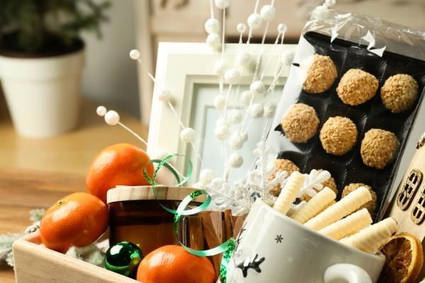 Festive wedding hamper, a unique wedding hamper theme