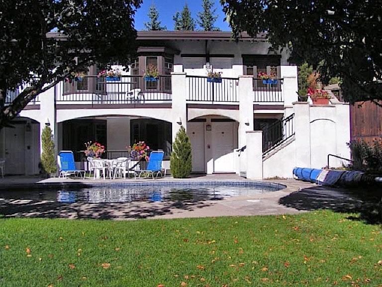 St Moritz Lodge | Aspen Colorado Hotels