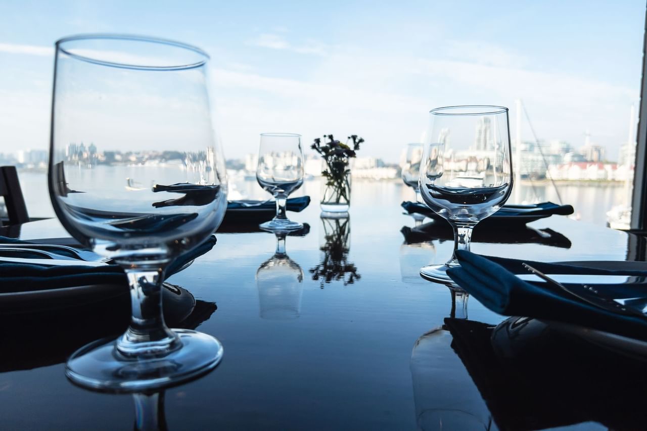 Blue Crab set table
