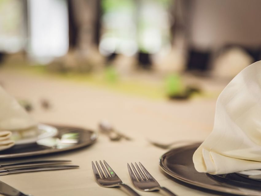 restaurants near monterey hotel