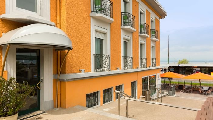 Exterior of entrance and the building at Hotel Alize