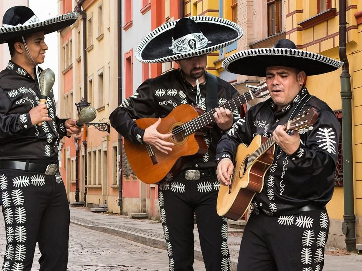 Mariachi band playing in the street, Fiesta Americana Travelty